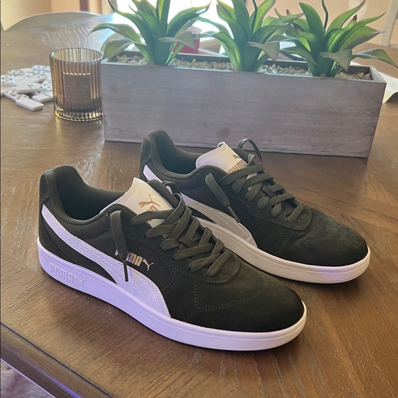 Puma Men's army green Suede Sneakers with White Stripe. - Picture 2 of 10